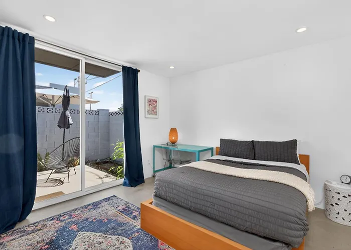 Modern 2br Retreat Sleeps 4 Near Arcadia&biltmore