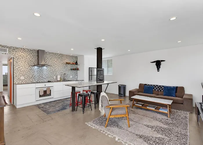 Modern 2br Retreat Sleeps 4 Near Arcadia&biltmore *
