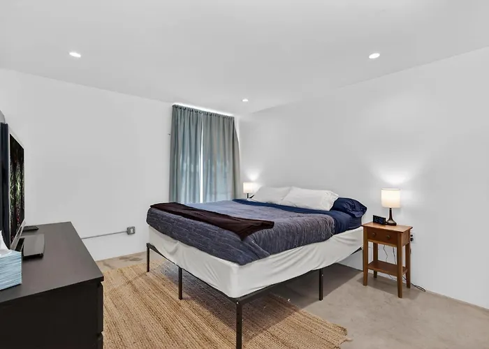 Modern 2br Retreat Sleeps 4 Near Arcadia&biltmore *