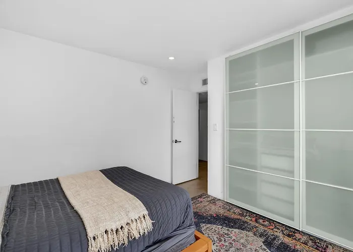 Modern 2br Retreat Sleeps 4 Near Arcadia&biltmore Vakantiehuis